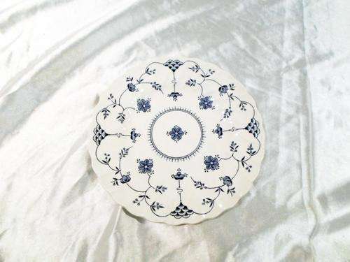 Myott Finlandia porcelain  side  plate - quite nice - Bid now !!